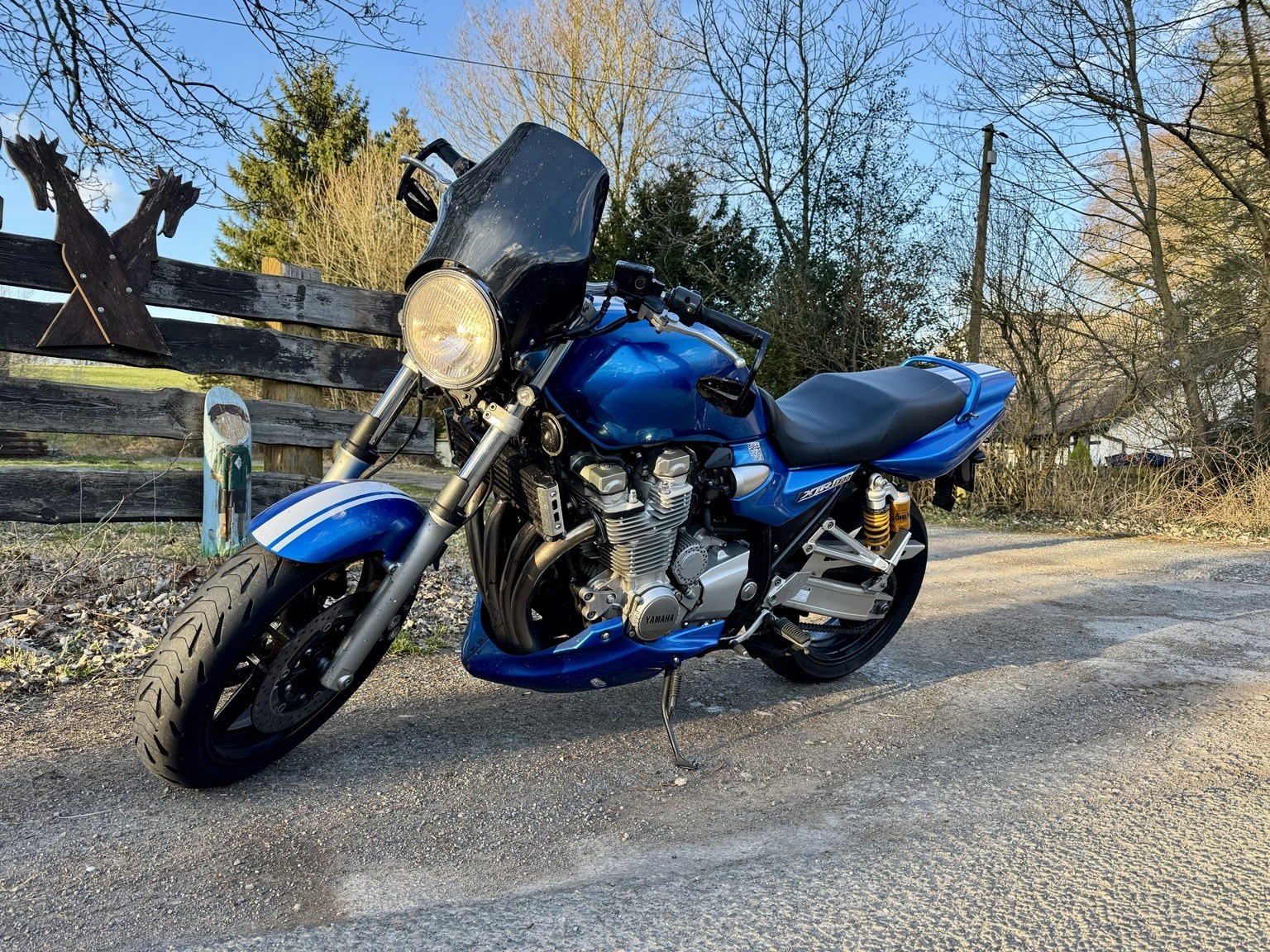 Blaue Yamaha XJR 1300
