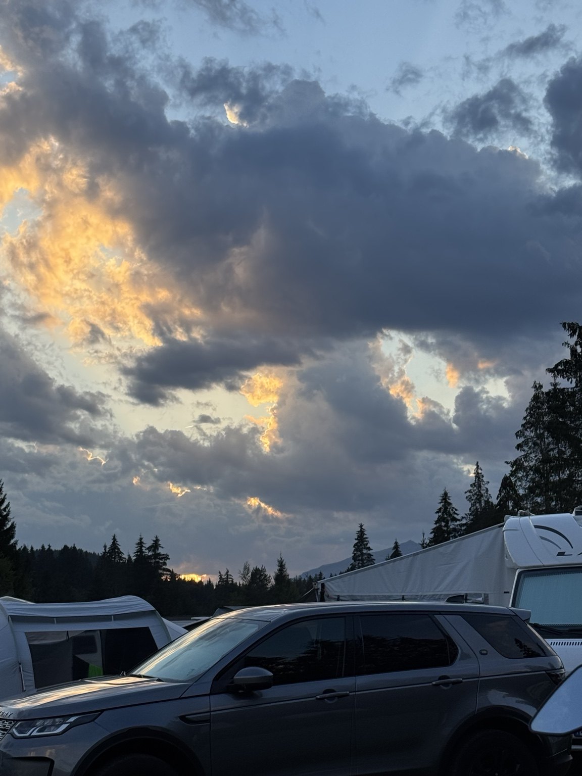 Abendhimmel am Wohnwagen